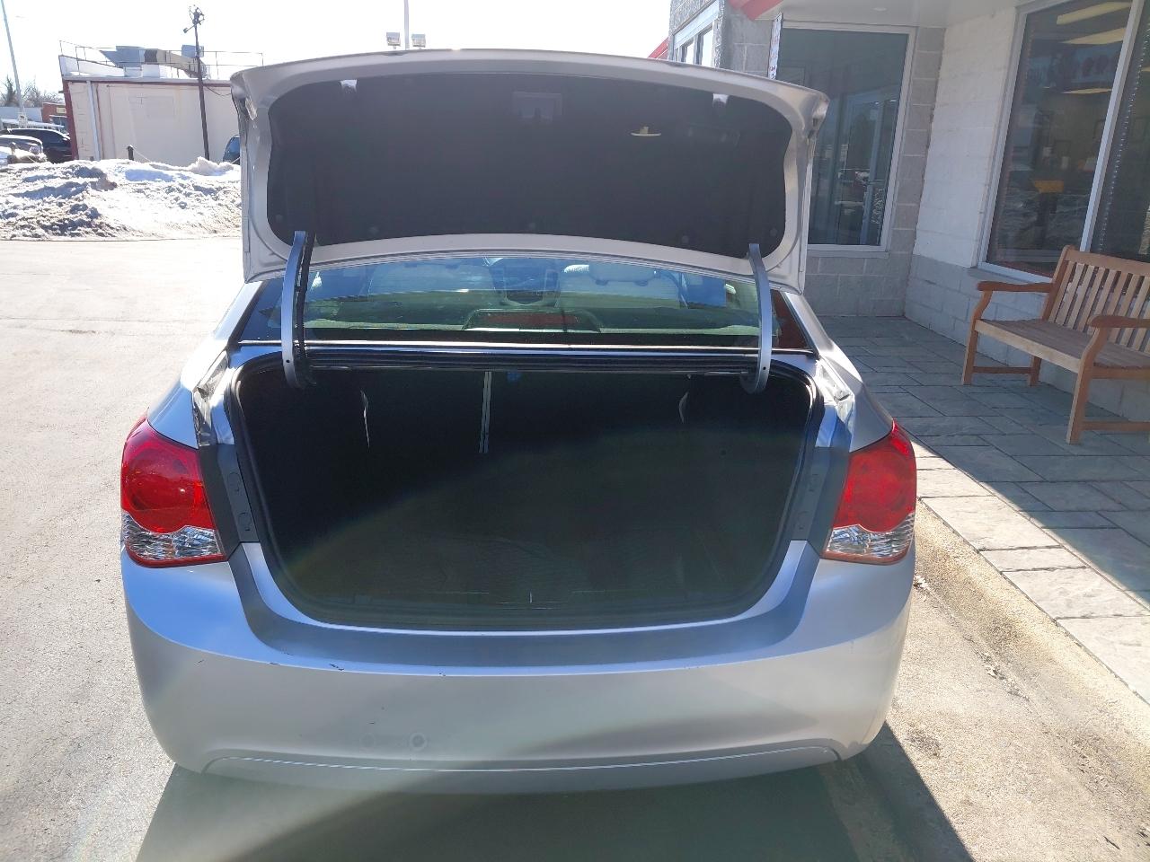 Chevrolet Cruze 4dr Sdn LT w/1LT 2011