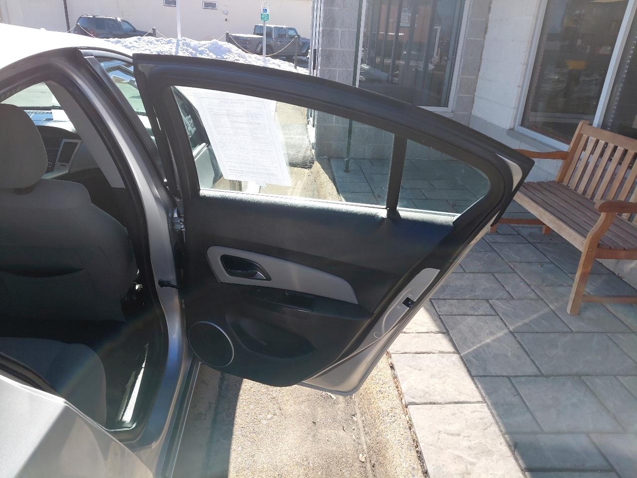 Chevrolet Cruze 4dr Sdn LT w/1LT 2011