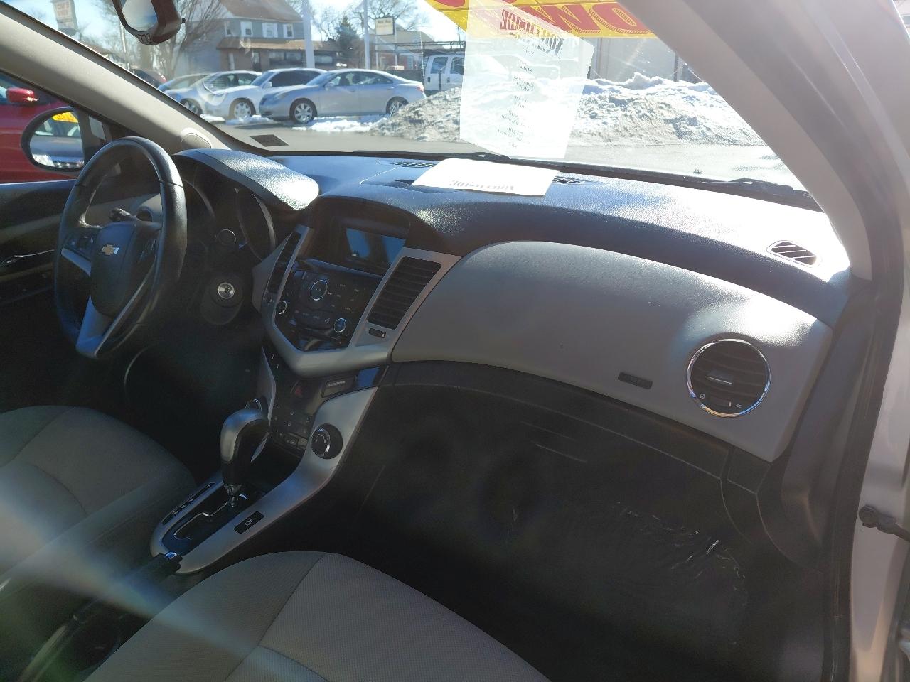 Chevrolet Cruze 4dr Sdn LT w/1LT 2011