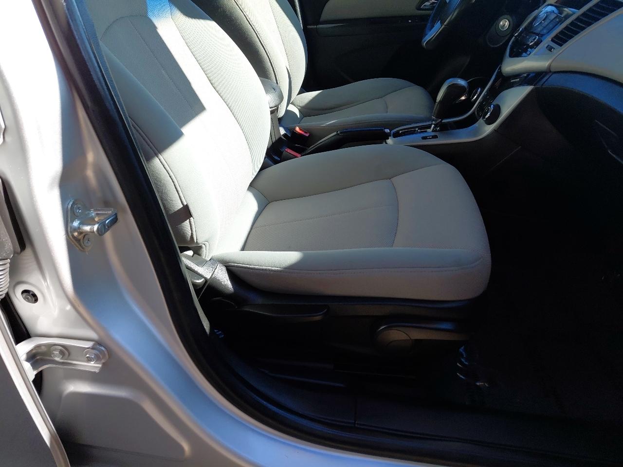 Chevrolet Cruze 4dr Sdn LT w/1LT 2011