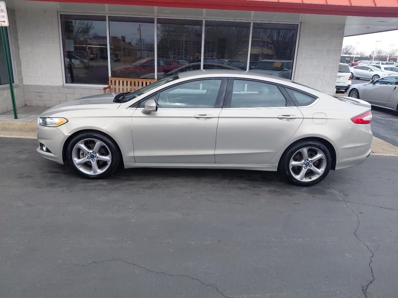 Ford Fusion 4dr Sdn SE FWD 2016