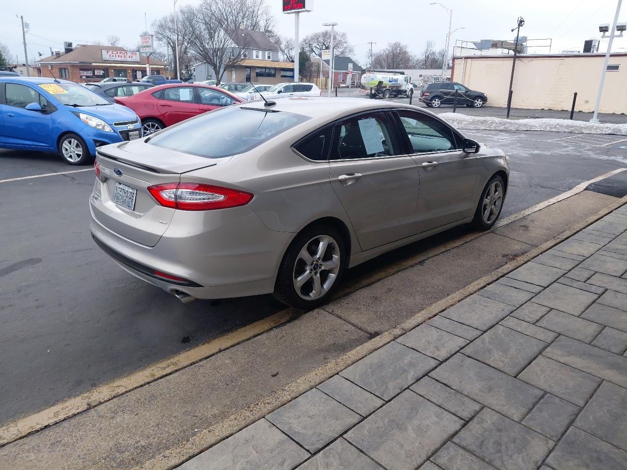 Ford Fusion 4dr Sdn SE FWD 2016