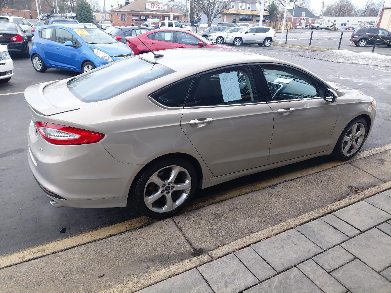 Ford Fusion 4dr Sdn SE FWD 2016