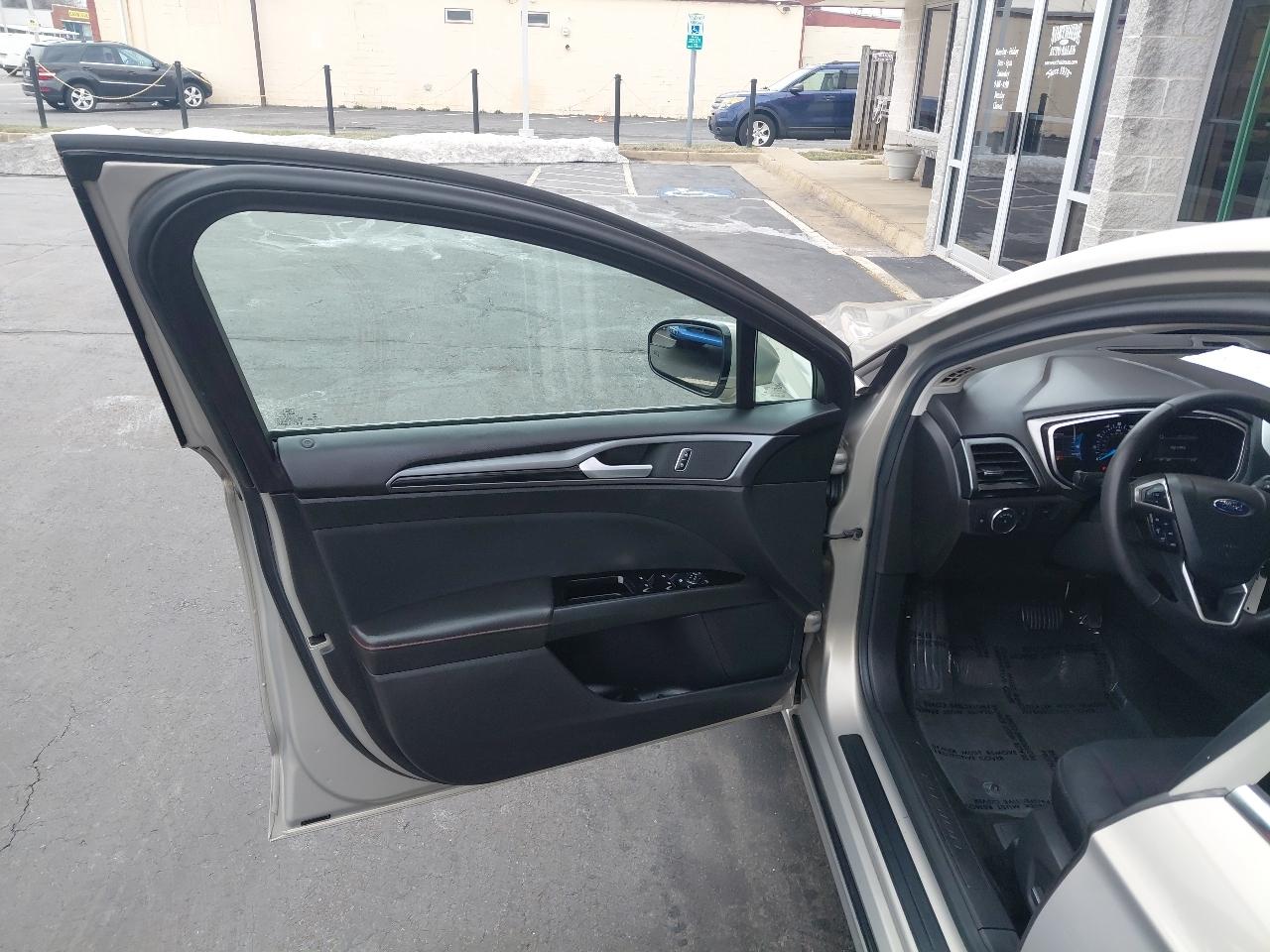 Ford Fusion 4dr Sdn SE FWD 2016