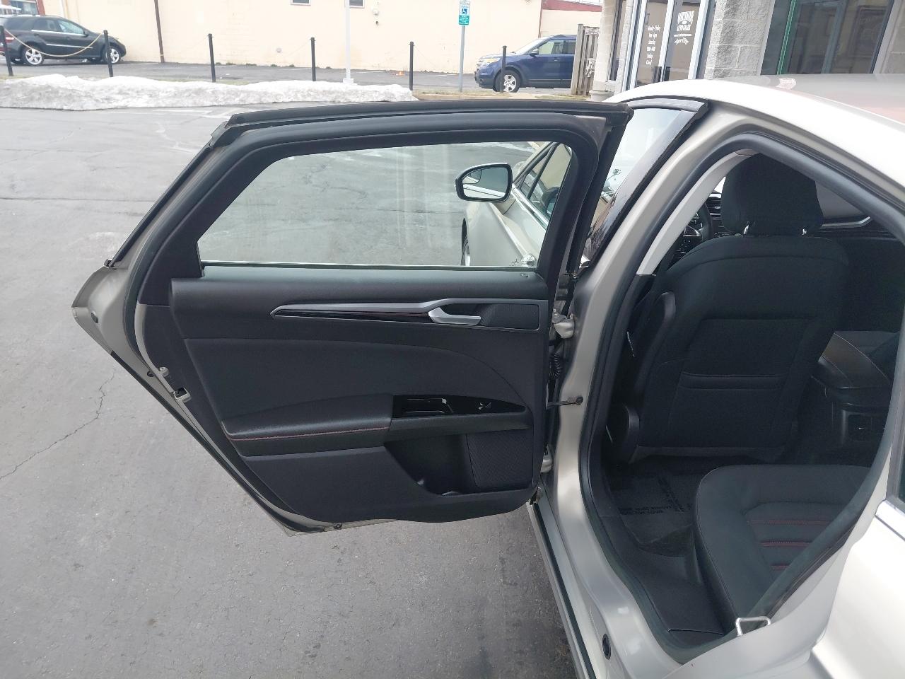 Ford Fusion 4dr Sdn SE FWD 2016