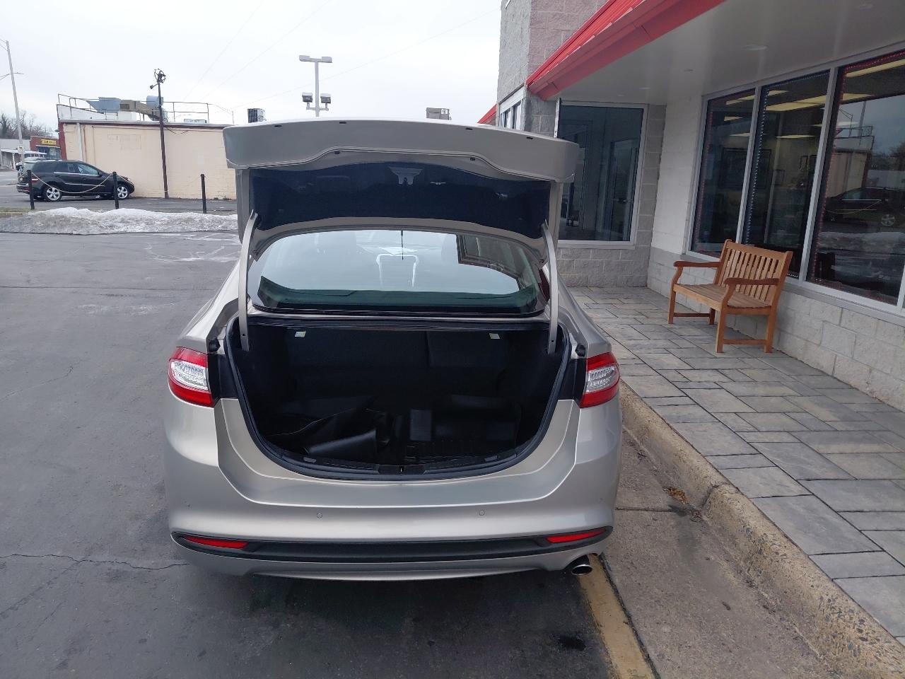 Ford Fusion 4dr Sdn SE FWD 2016