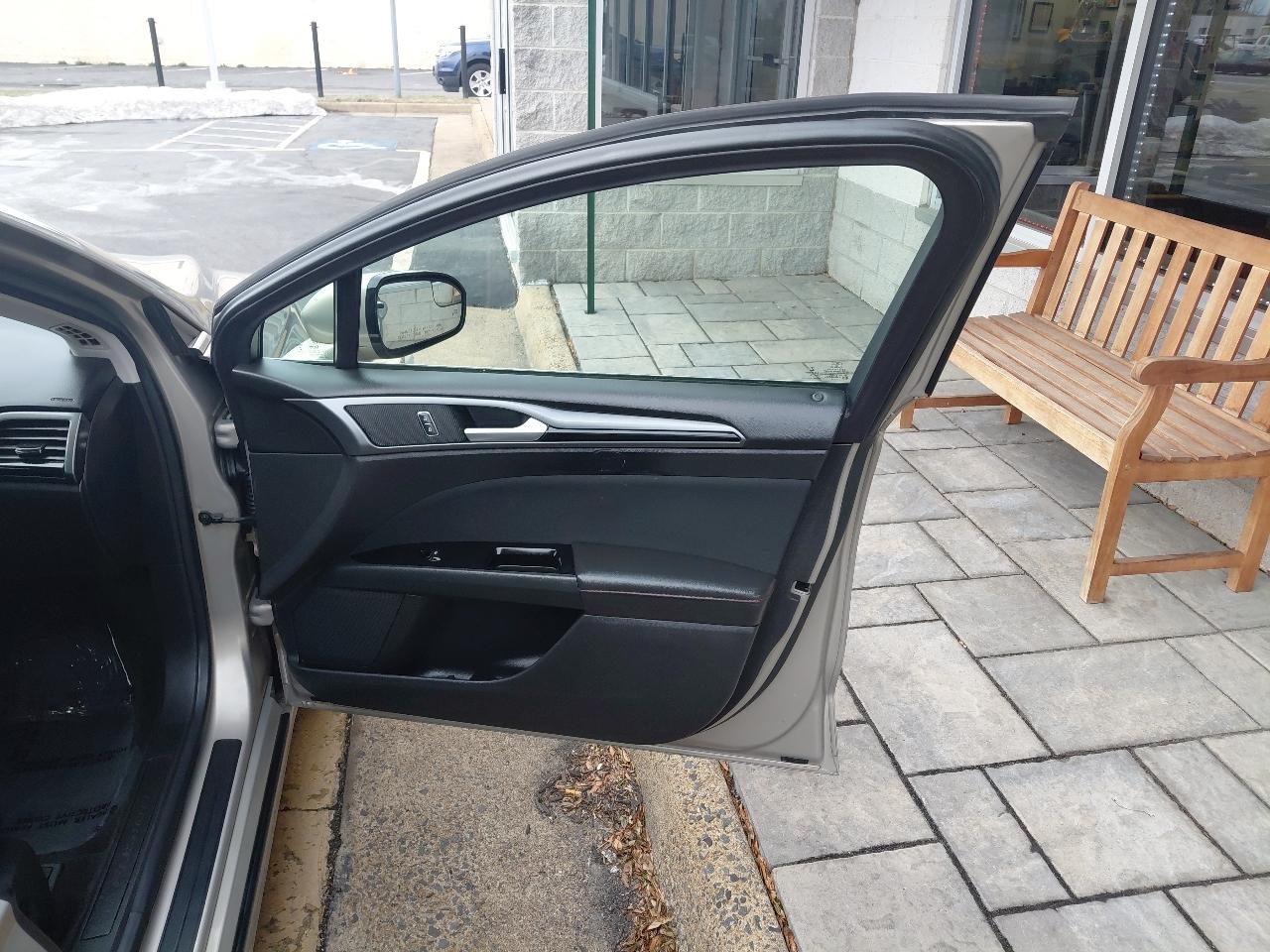 Ford Fusion 4dr Sdn SE FWD 2016