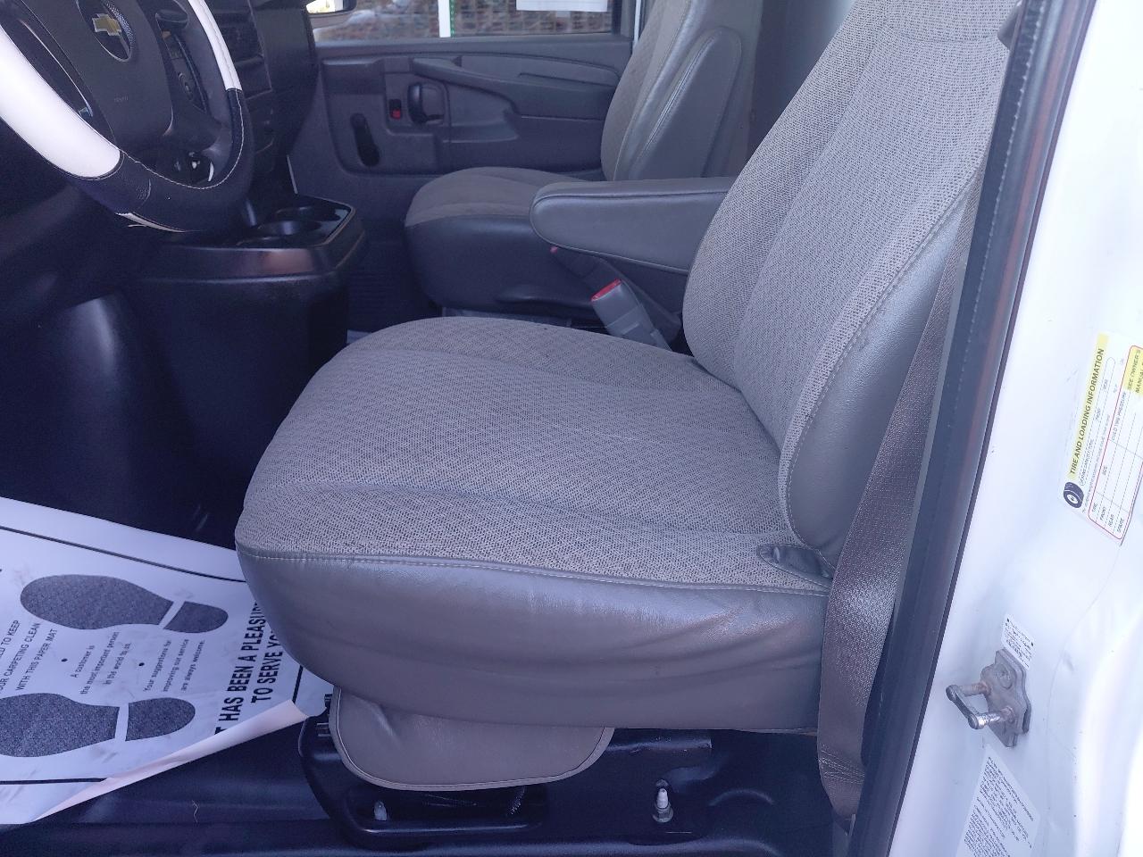 Chevrolet Express Commercial Cutaway 3500 Van 139" 2014