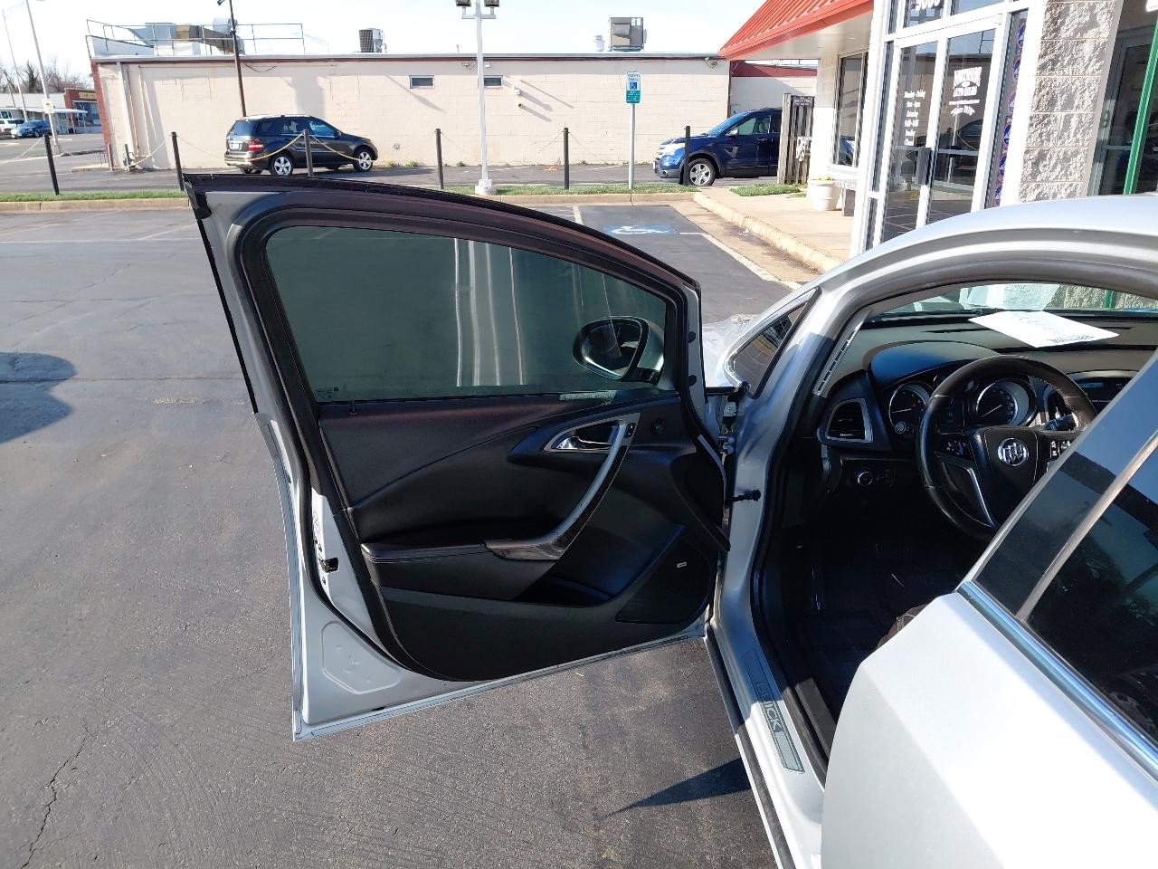 Buick Verano 4dr Sdn Leather Group 2014