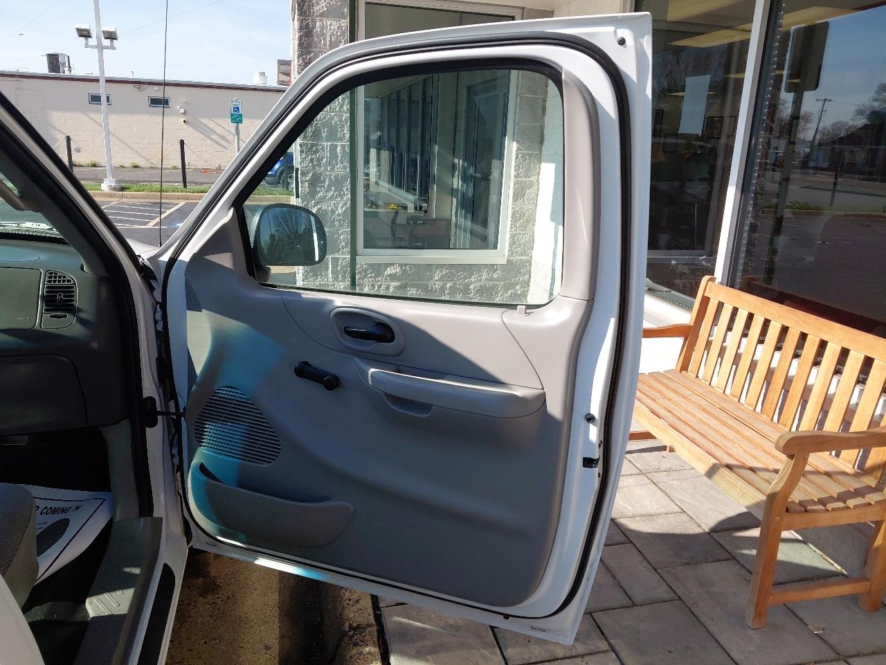 Ford F-150 Reg Cab 120" Lariat 1999