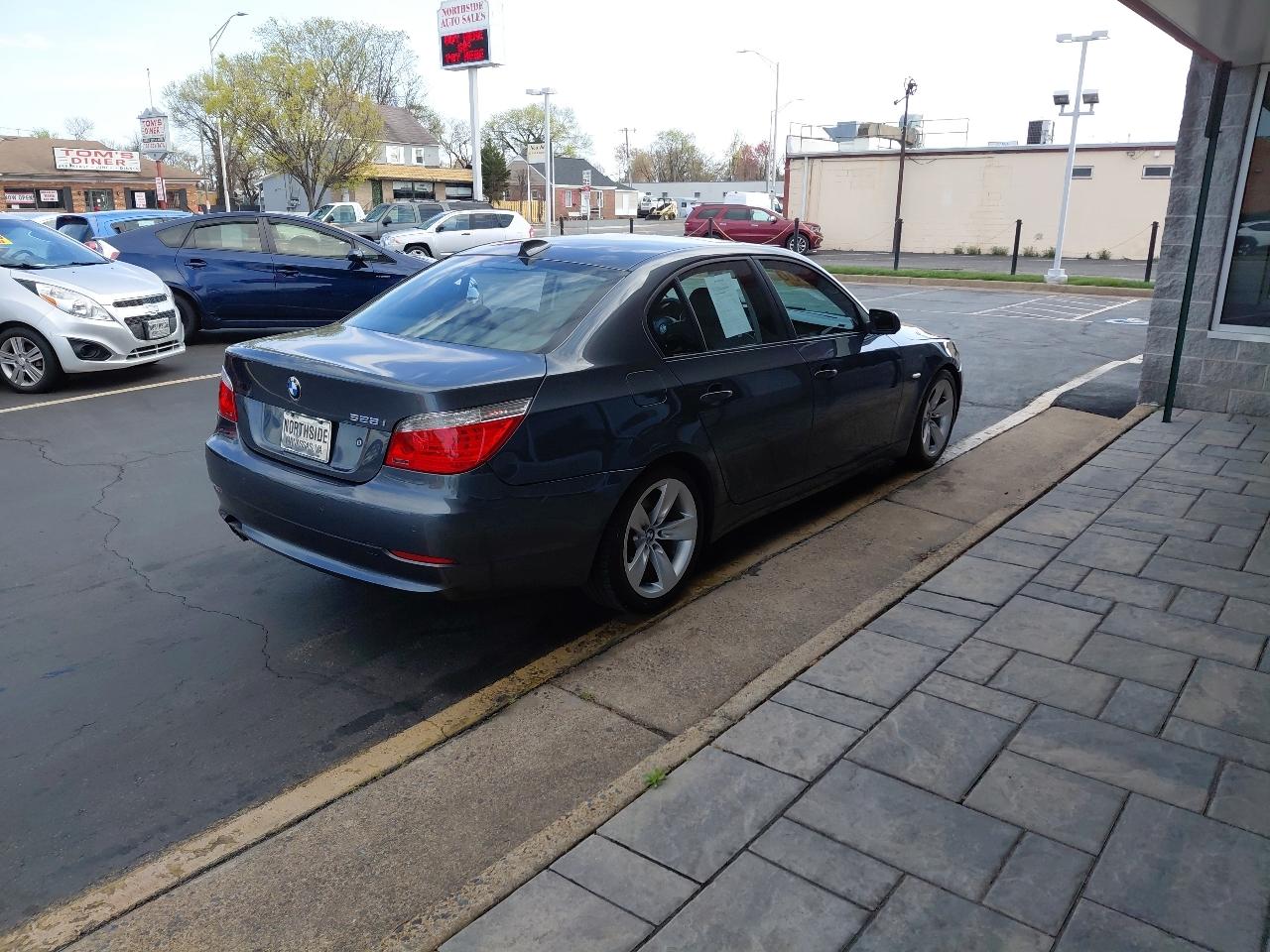 BMW 5 Series 4dr Sdn 528i RWD 2008