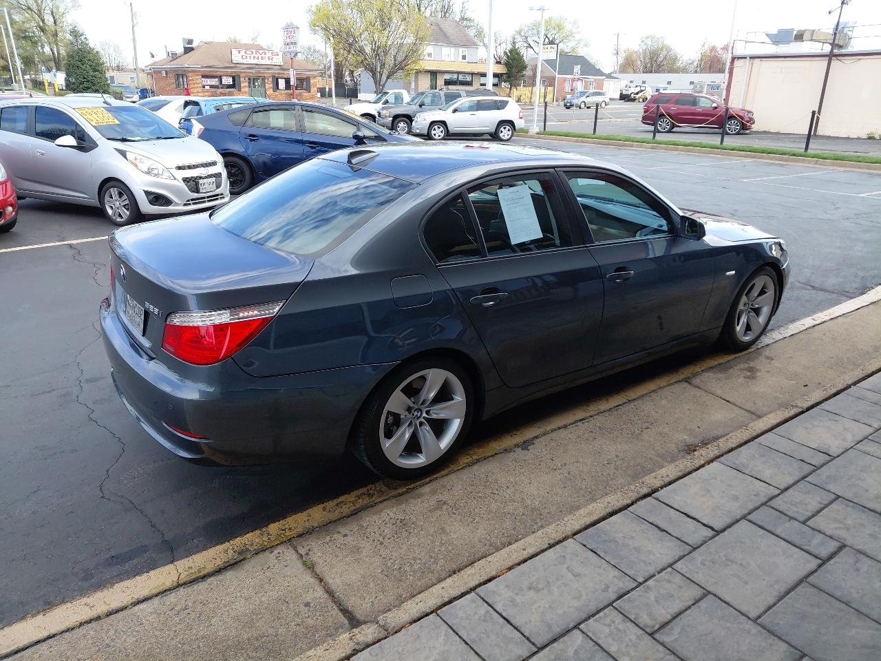 BMW 5 Series 4dr Sdn 528i RWD 2008