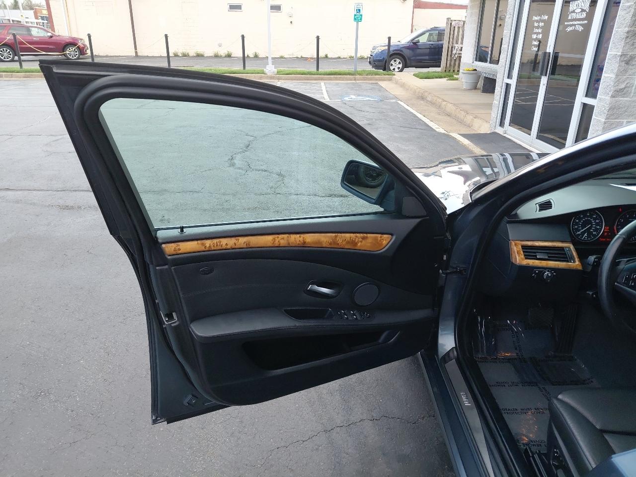 BMW 5 Series 4dr Sdn 528i RWD 2008