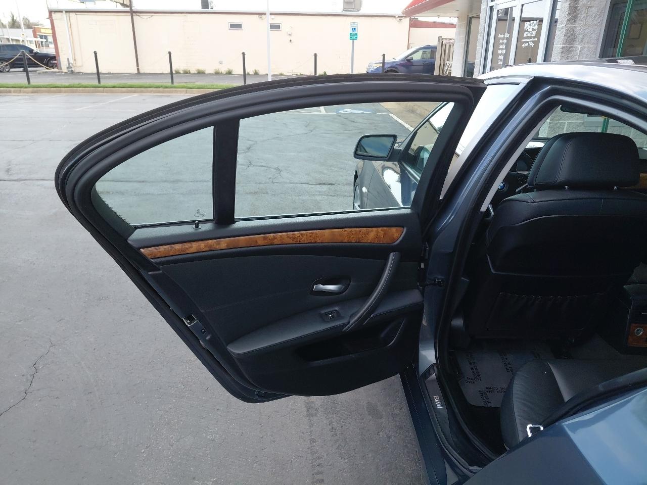 BMW 5 Series 4dr Sdn 528i RWD 2008