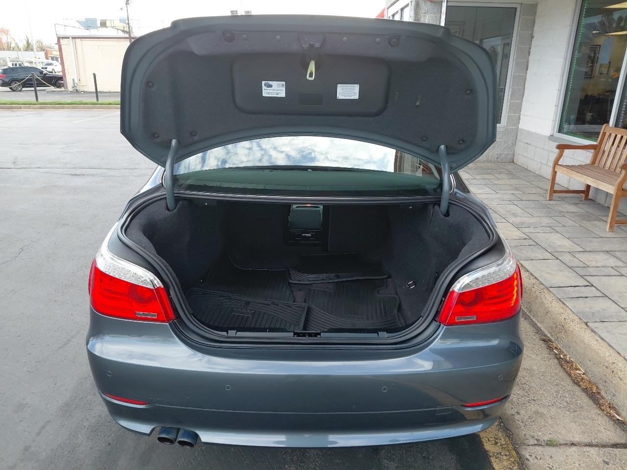 BMW 5 Series 4dr Sdn 528i RWD 2008