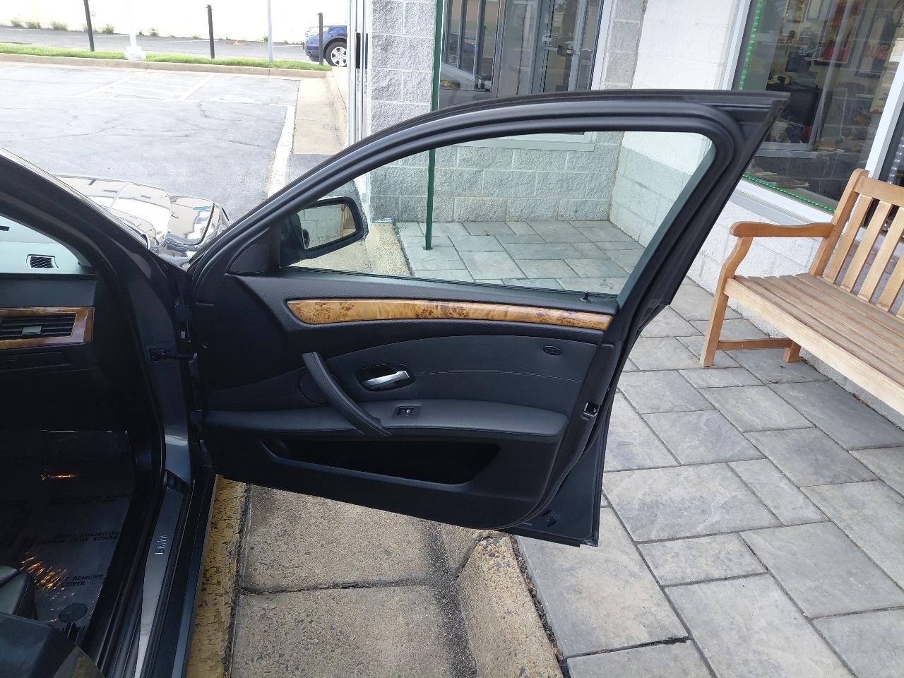 BMW 5 Series 4dr Sdn 528i RWD 2008