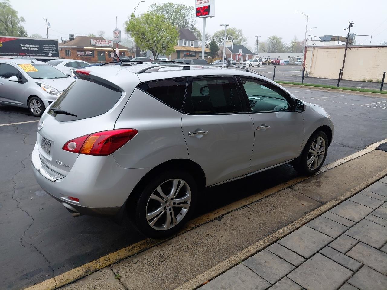 Nissan Murano AWD 4dr LE 2010