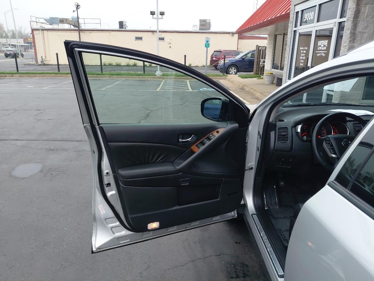 Nissan Murano AWD 4dr LE 2010