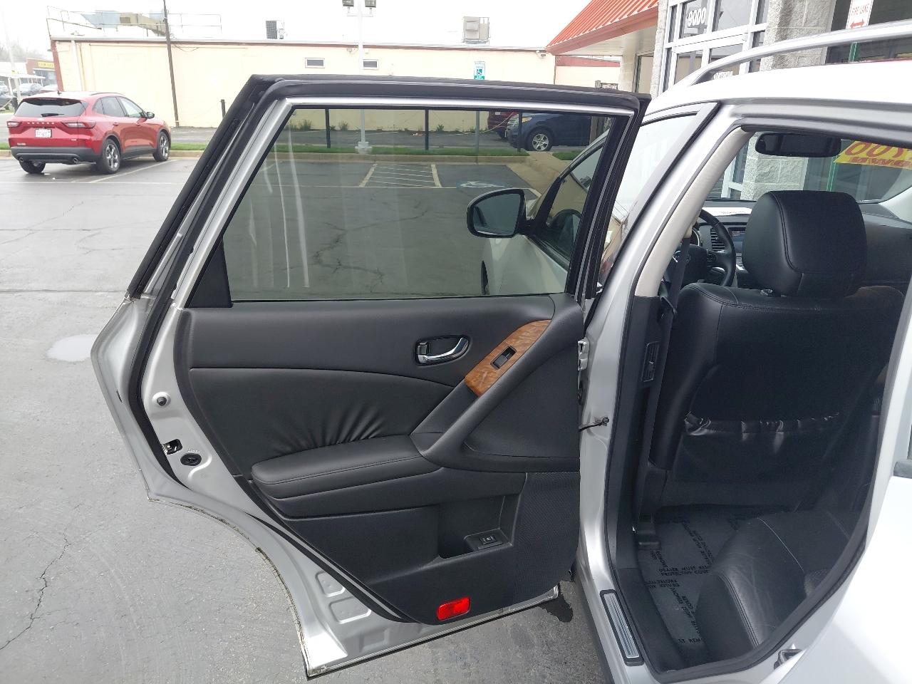 Nissan Murano AWD 4dr LE 2010