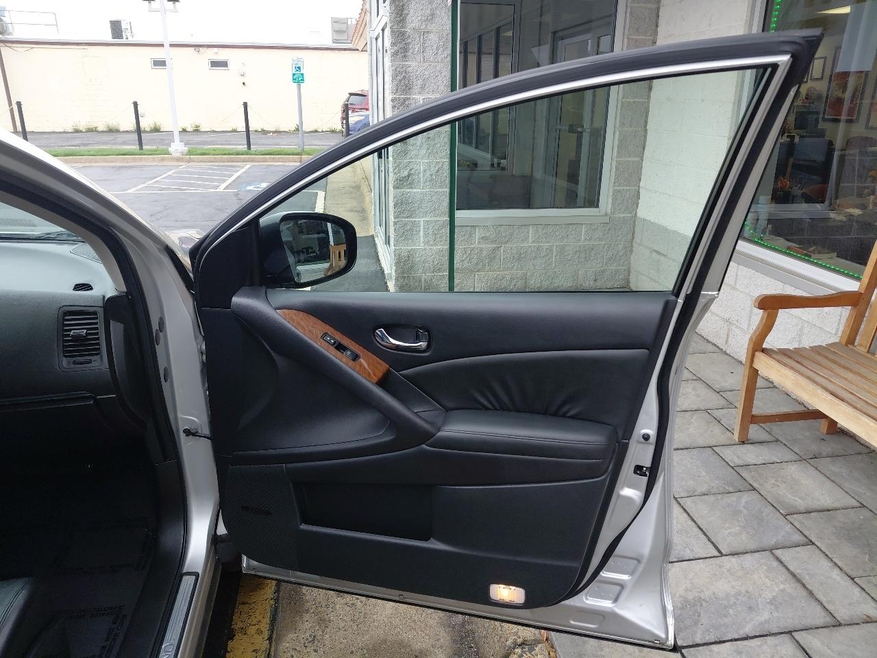 Nissan Murano AWD 4dr LE 2010