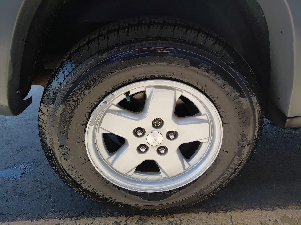 Jeep Liberty 4dr Sport 4WD 2005