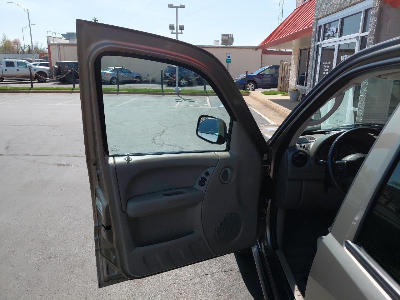 Jeep Liberty 4dr Sport 4WD 2005