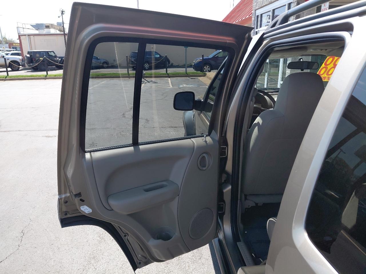 Jeep Liberty 4dr Sport 4WD 2005