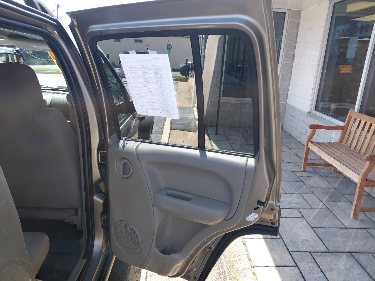 Jeep Liberty 4dr Sport 4WD 2005