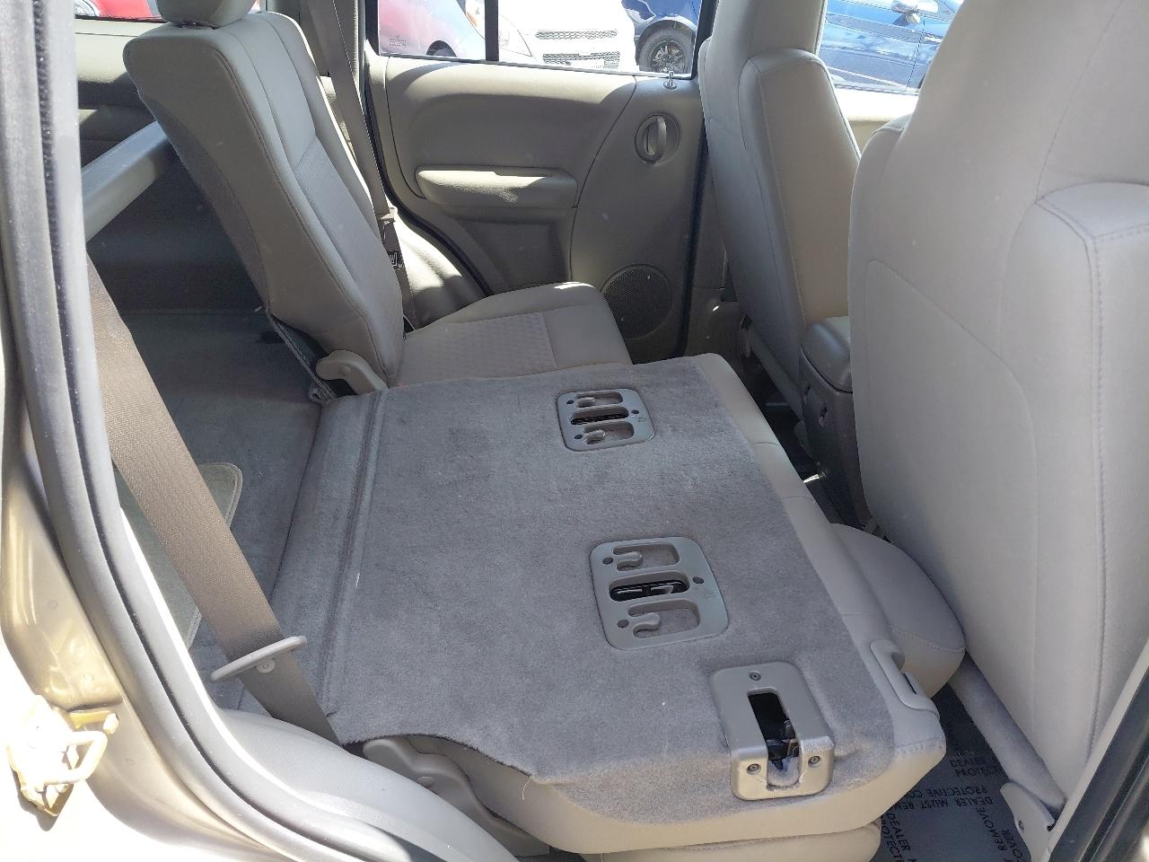 Jeep Liberty 4dr Sport 4WD 2005