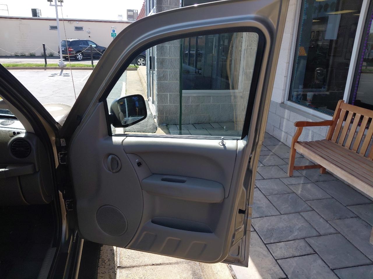 Jeep Liberty 4dr Sport 4WD 2005