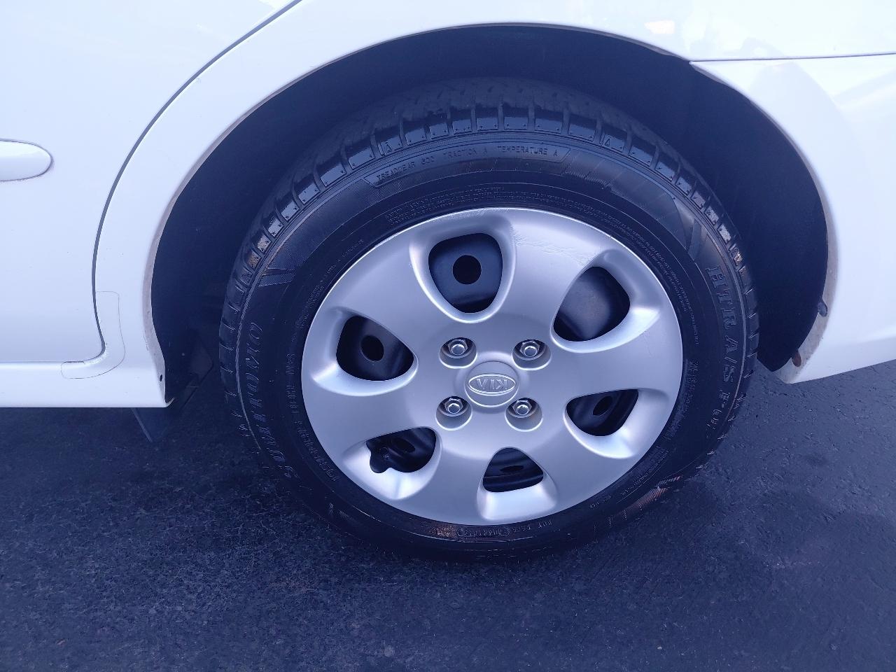 Kia Spectra 4dr Sdn Auto LX 2009