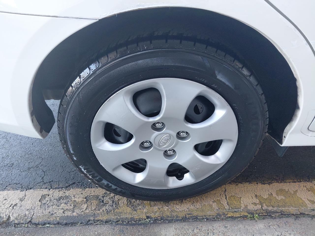 Kia Spectra 4dr Sdn Auto LX 2009