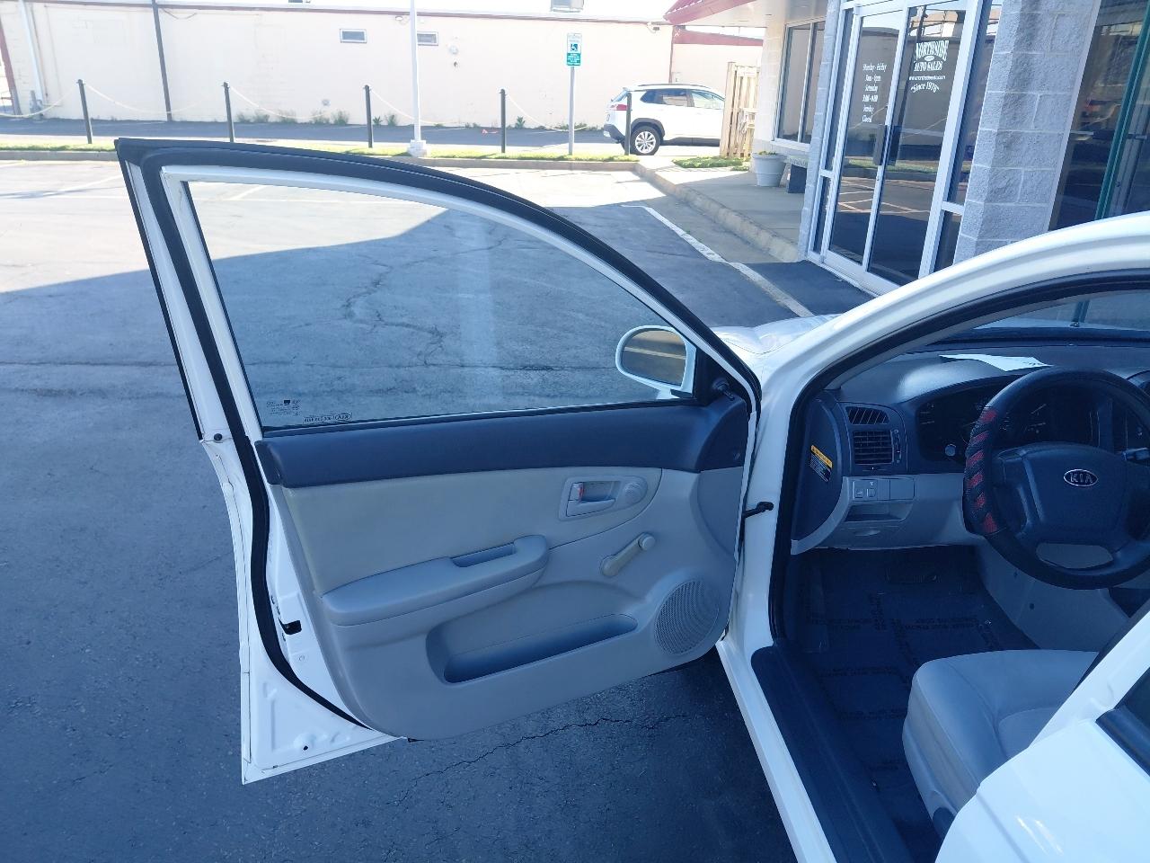 Kia Spectra 4dr Sdn Auto LX 2009