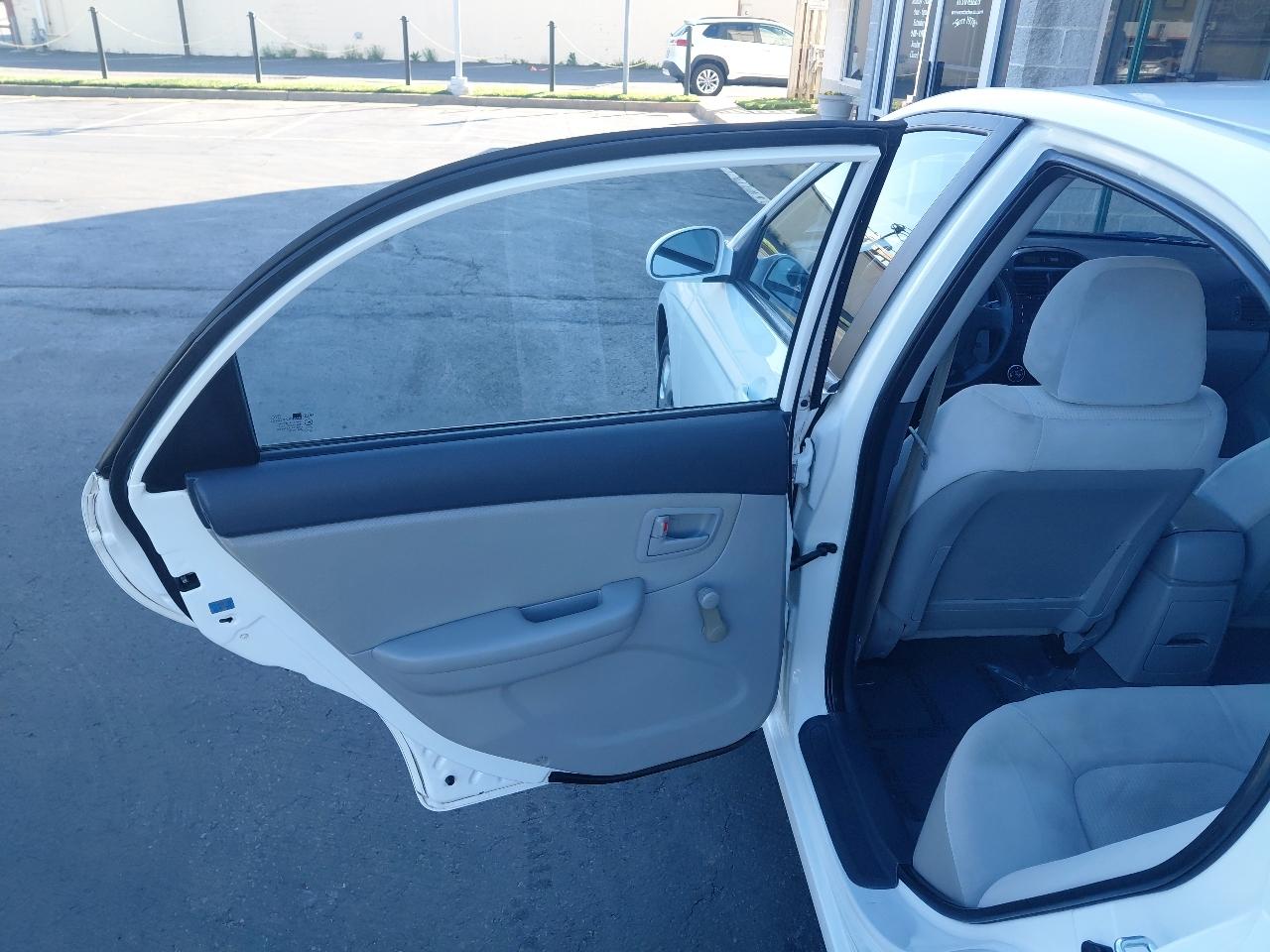 Kia Spectra 4dr Sdn Auto LX 2009