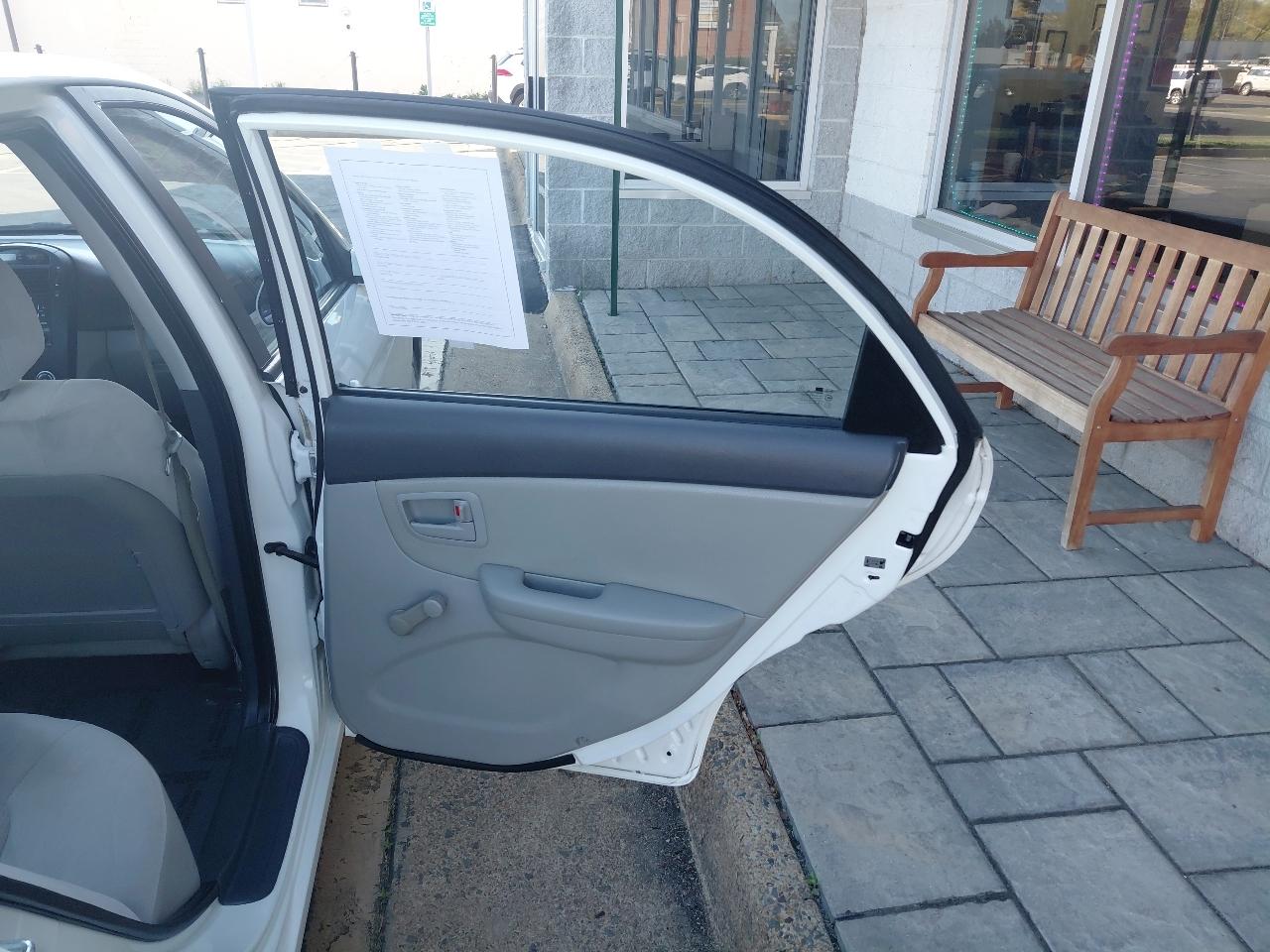 Kia Spectra 4dr Sdn Auto LX 2009