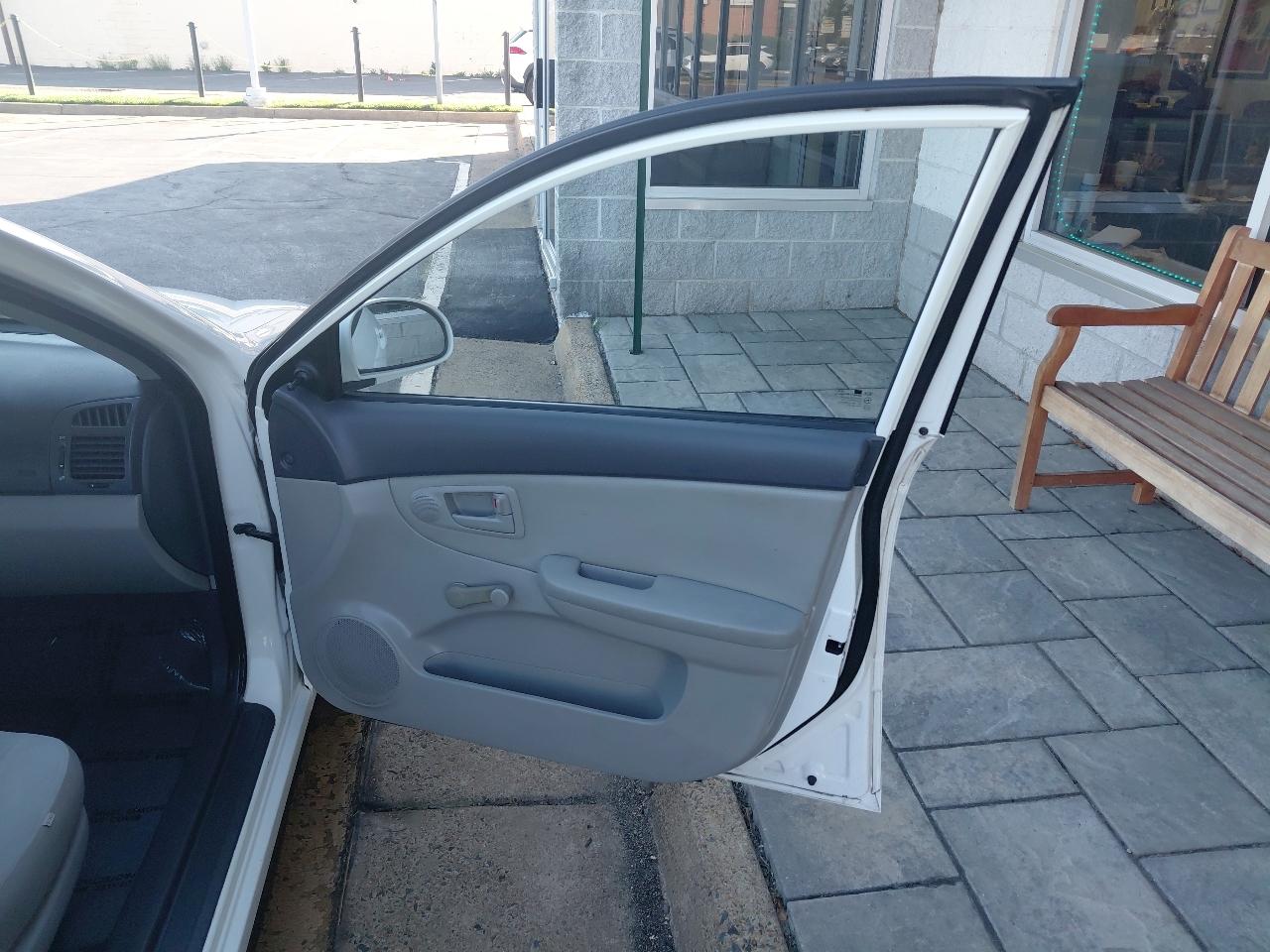 Kia Spectra 4dr Sdn Auto LX 2009