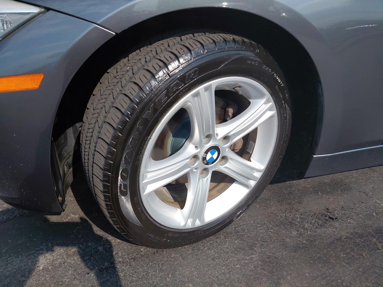 BMW 3 Series 4dr Sdn 320i xDrive AWD 2014