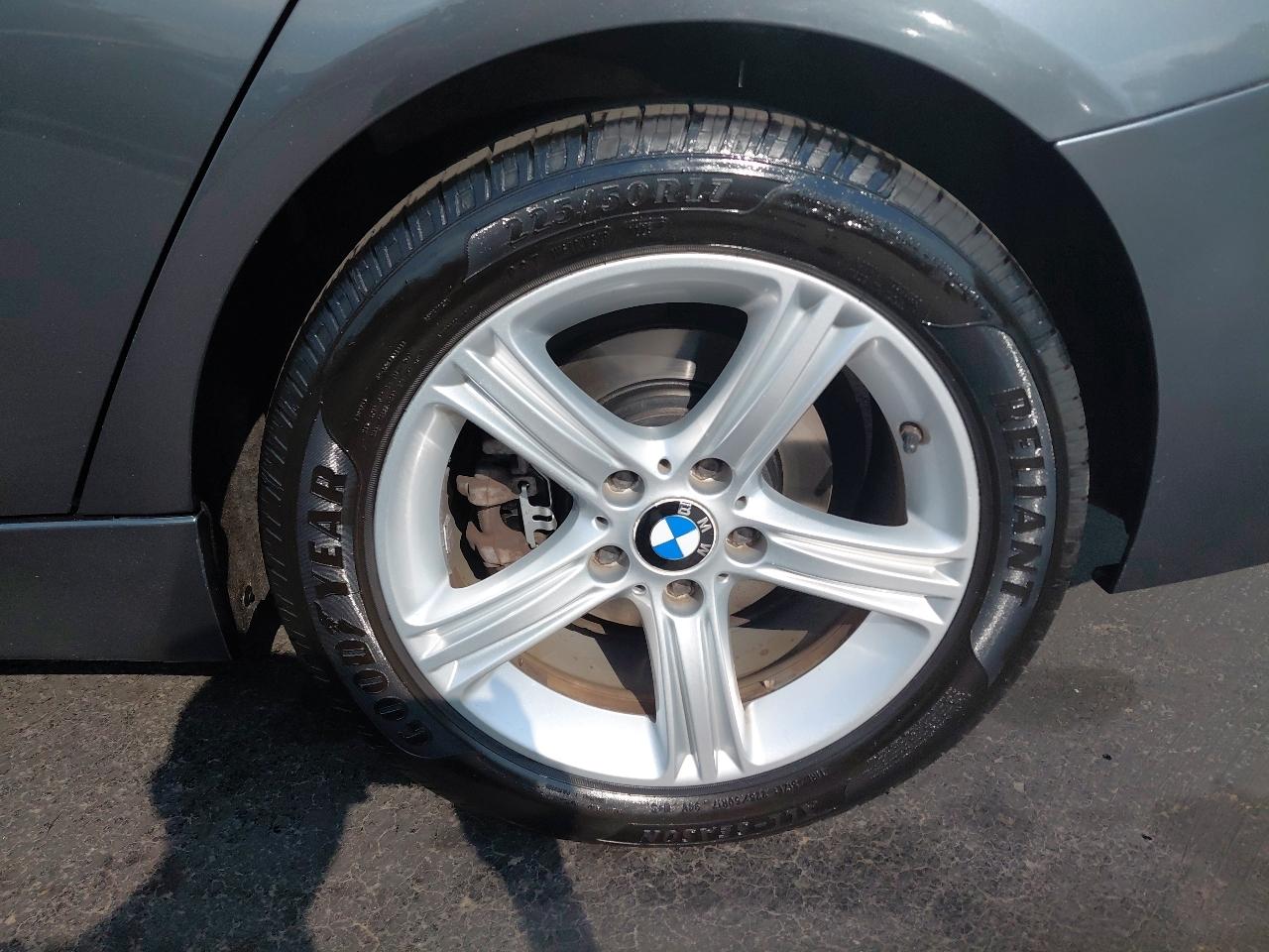BMW 3 Series 4dr Sdn 320i xDrive AWD 2014