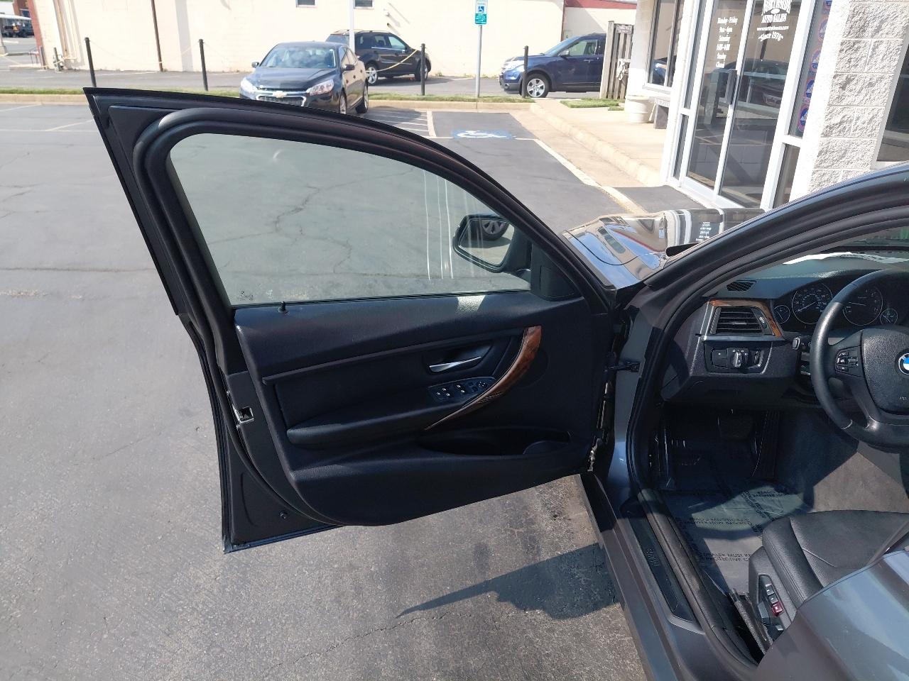 BMW 3 Series 4dr Sdn 320i xDrive AWD 2014