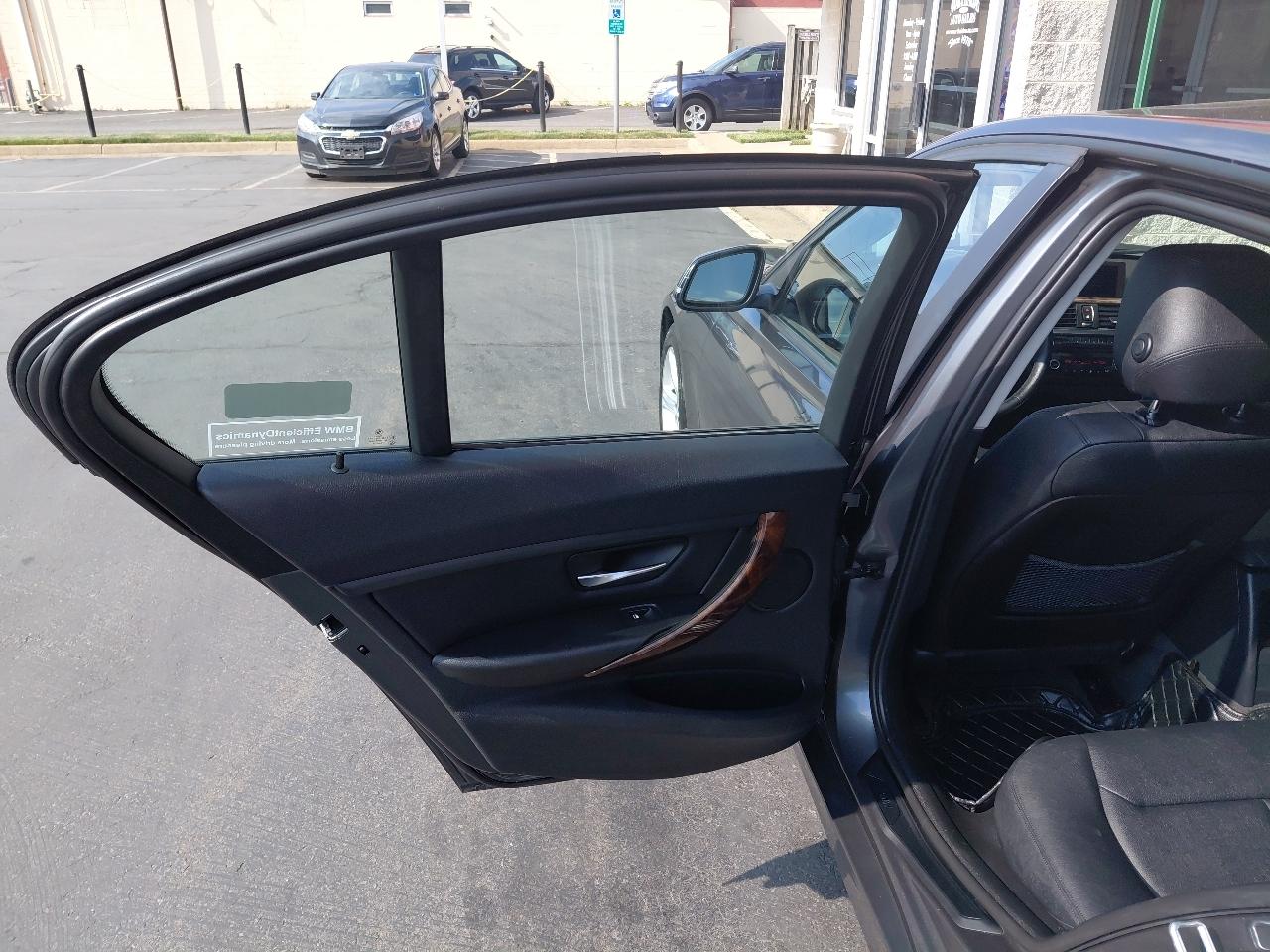 BMW 3 Series 4dr Sdn 320i xDrive AWD 2014