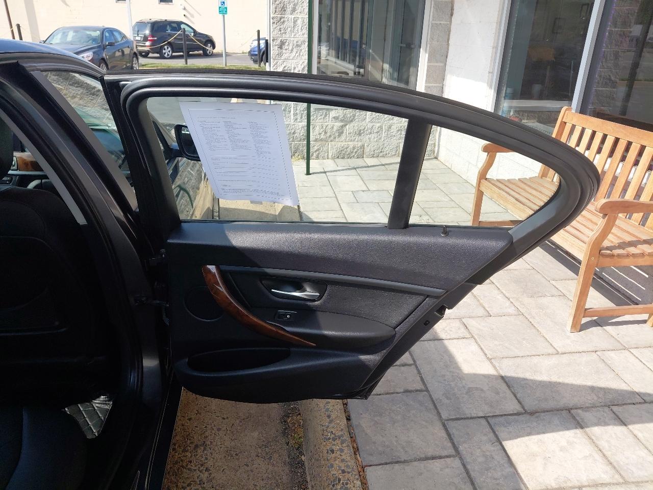 BMW 3 Series 4dr Sdn 320i xDrive AWD 2014