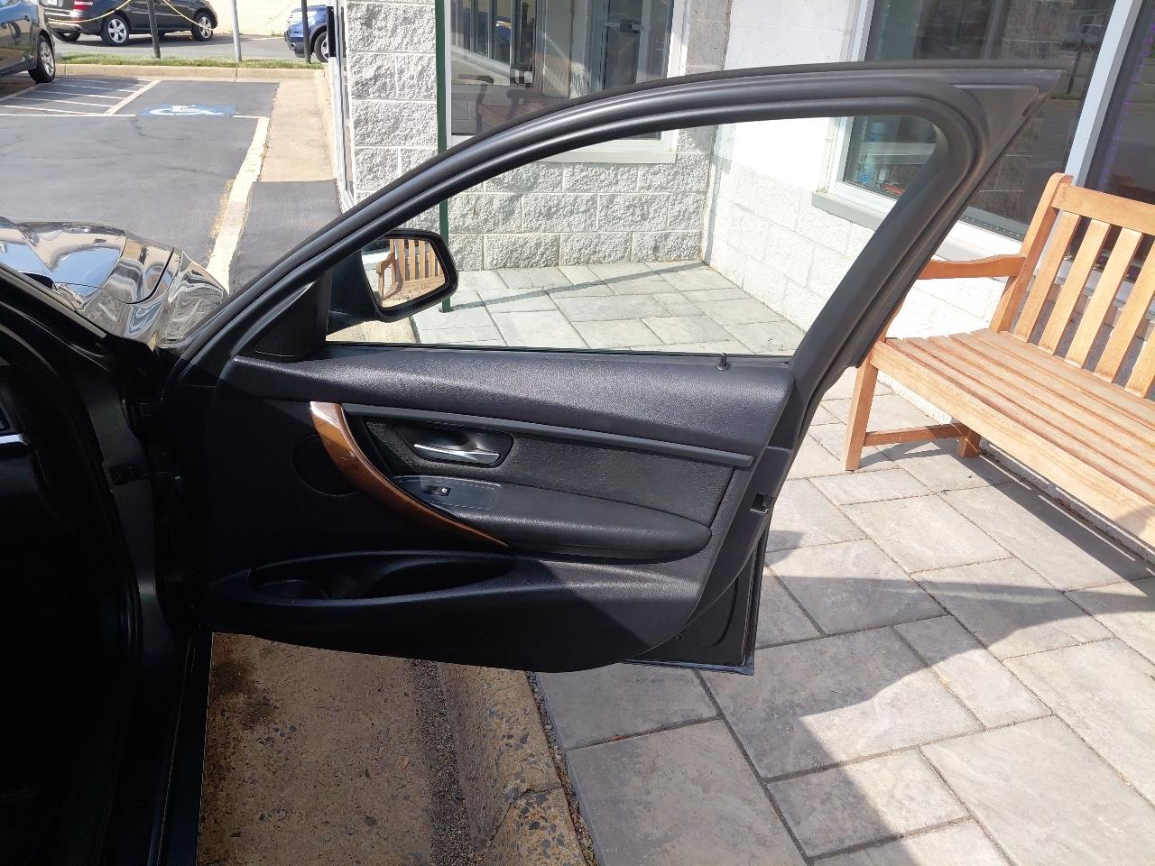 BMW 3 Series 4dr Sdn 320i xDrive AWD 2014