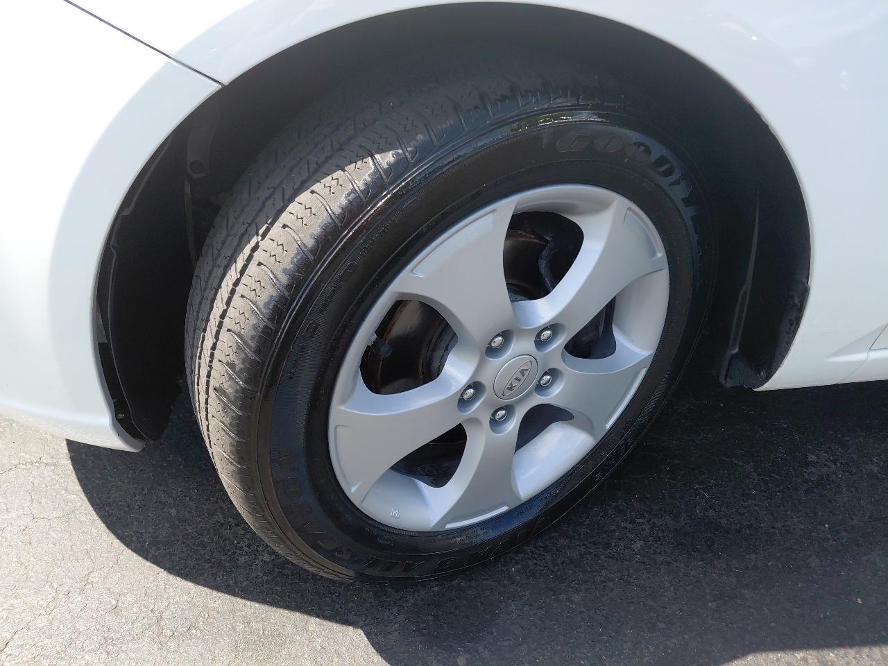 Kia Forte 4dr Sdn Auto EX 2010