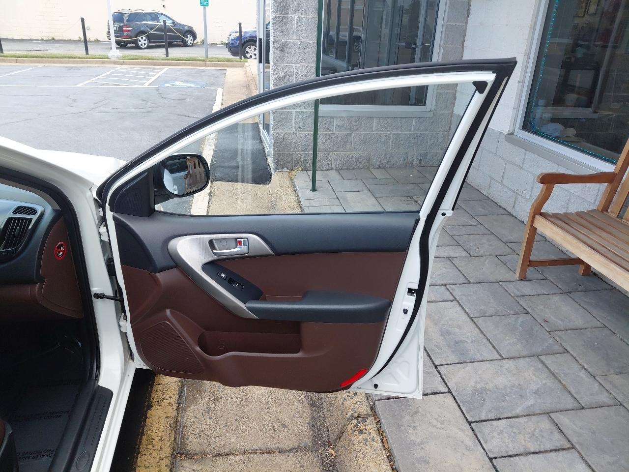 Kia Forte 4dr Sdn Auto EX 2010