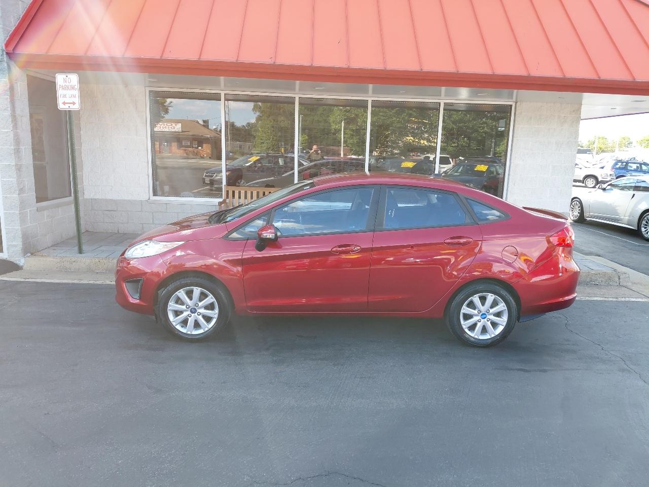 Ford Fiesta 4dr Sdn SE 2013