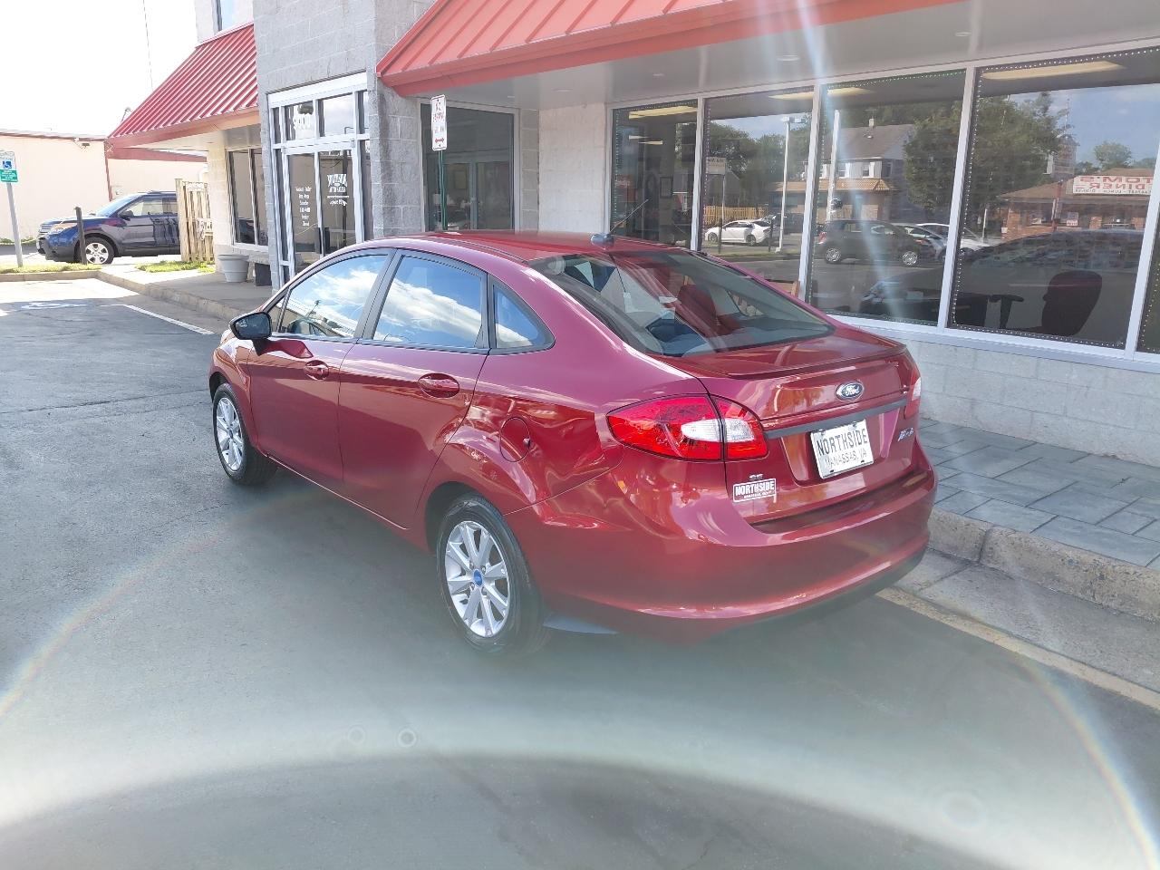 Ford Fiesta 4dr Sdn SE 2013