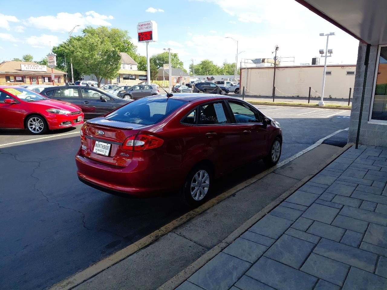 Ford Fiesta 4dr Sdn SE 2013