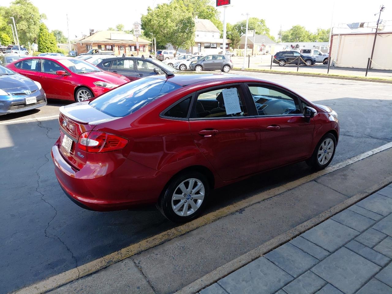 Ford Fiesta 4dr Sdn SE 2013