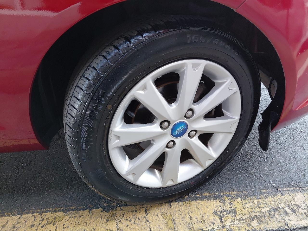 Ford Fiesta 4dr Sdn SE 2013