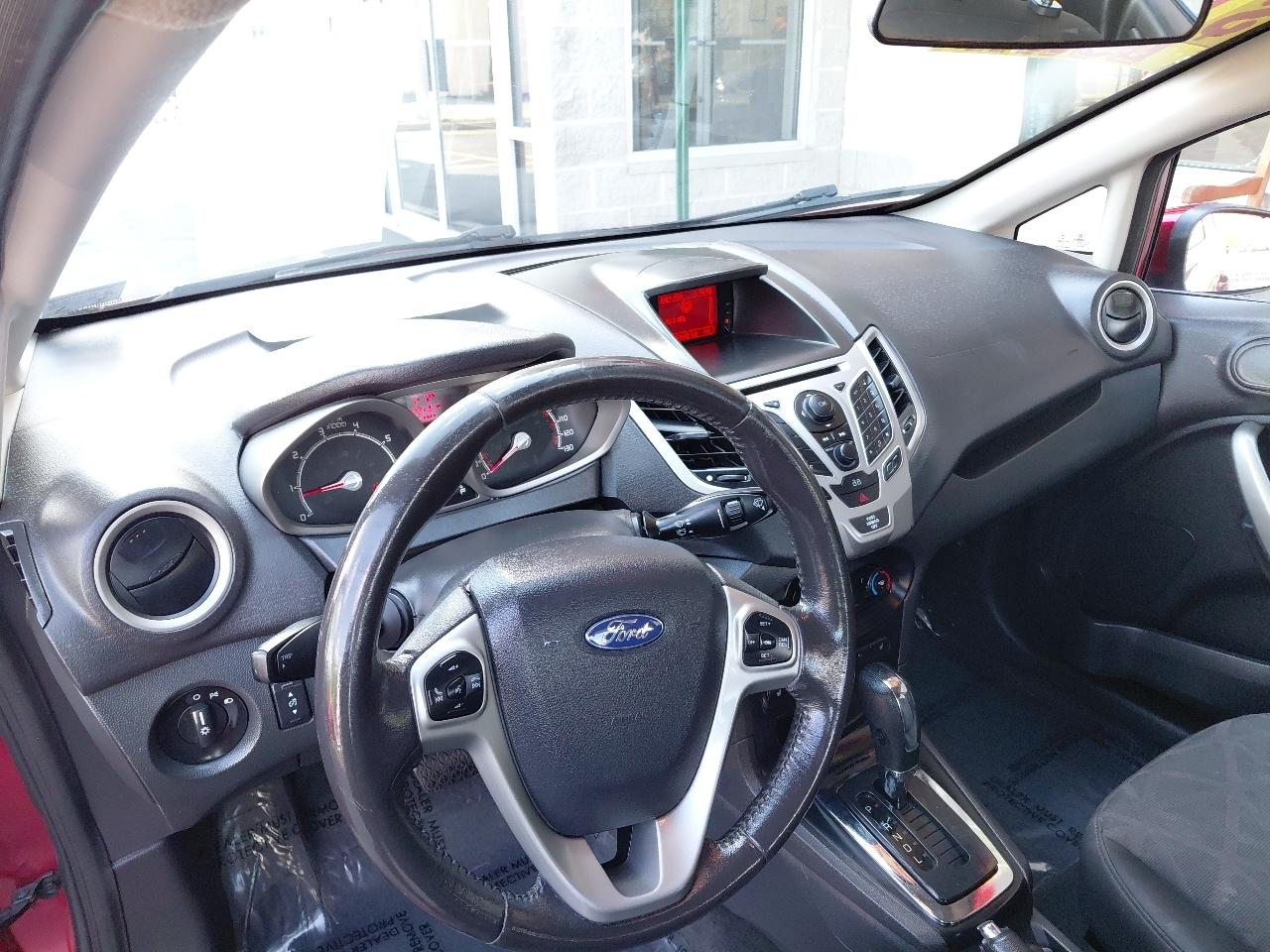 Ford Fiesta 4dr Sdn SE 2013